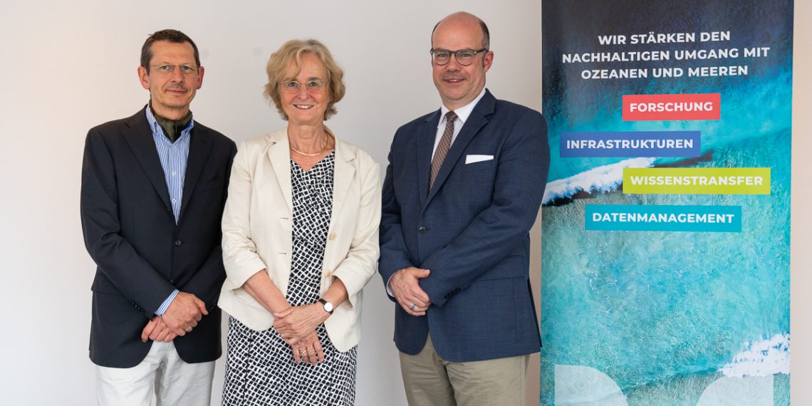 Bei der Vereinsgründung am 4. Juli in Berlin als DAM-Vorstand gewählt: Michael Schulz, Karin Lochte, Michael Bruno Klein (v.l.n.r.) und Peter Herzig (nicht im Bild). (Bild: DAM/Dirk Enters)