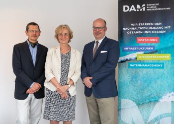 Bei der Vereinsgründung am 4. Juli in Berlin als DAM-Vorstand gewählt: Michael Schulz, Karin Lochte, Michael Bruno Klein (v.l.n.r.) und Peter Herzig (nicht im Bild). (Bild: DAM/Dirk Enters)