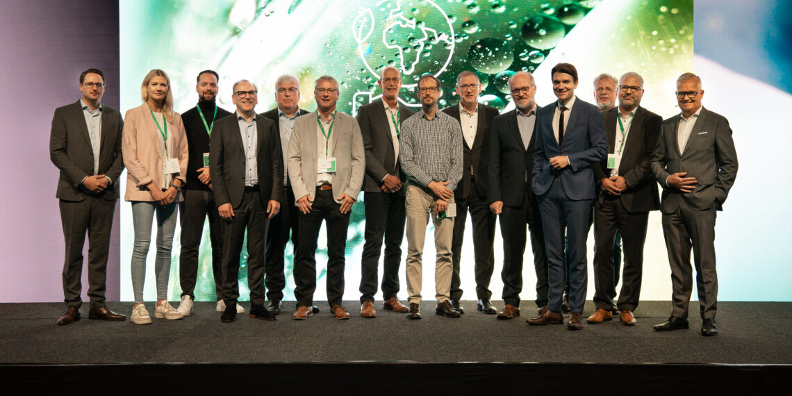 Wasser- und Nachhaltigkeits-Fachleute aus Politik und Wirtschaft trafen sich in Wilos Marktpartnerbegegnungszentrum Networking Cube zum von Circular Valley veranstalteten Wassergipfel. Bild: WILO SE