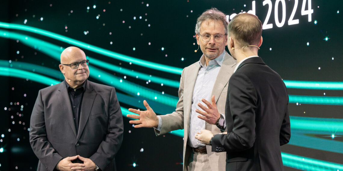 Den Gewinnerinnen und Gewinnern wurde der Ecolution Award 2024 im Rahmen einer exklusiven Preisverleihung im Networking Cube auf dem Wilopark überreicht. Bild: WILO SE