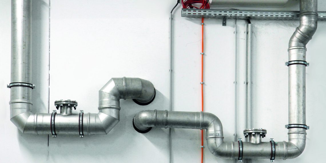 Das Edelstahl-Rohrsystem Niropipe von Aschl ist hitze- und kältebeständig sowie unempfindlich gegenüber UV-Einwirkungen, zahlreichen Chemikalien und Säuren. Zudem punktet Niropipe durch seine extrem lange Lebensdauer. (Bild: Aschl)