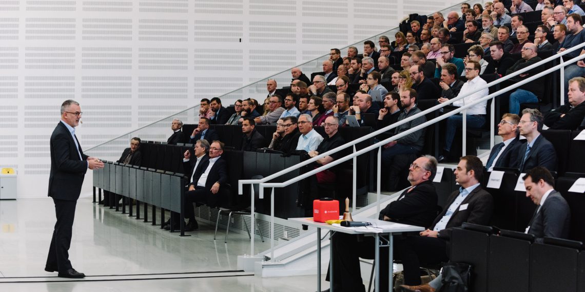 Voller Hörsaal: Traditionell ist das Symposium gut besucht, da die Referenten aus ganz Deutschland mit topaktuellen Themen aufwarten. (Bild: FH Münster/Maxi Krähling)