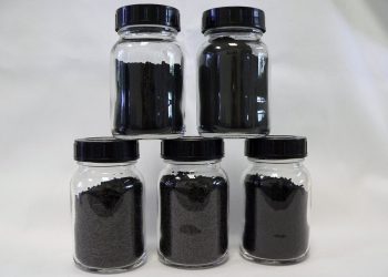 BioSorb: Fraunhofer-Forschende wollen Aktivkohle durch proteinhaltige, nachwachsende Rohstoffe ersetzen. Bild: Fraunhofer Umsicht