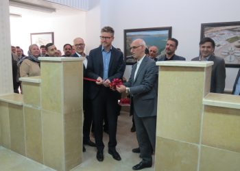 Eröffnung des Trainingszentrums durch Dr. Christian Alecke (BMBF) und Vizeminister Ali Akbar Mohajeri (Energieministerium Iran). Bild: IHEARI