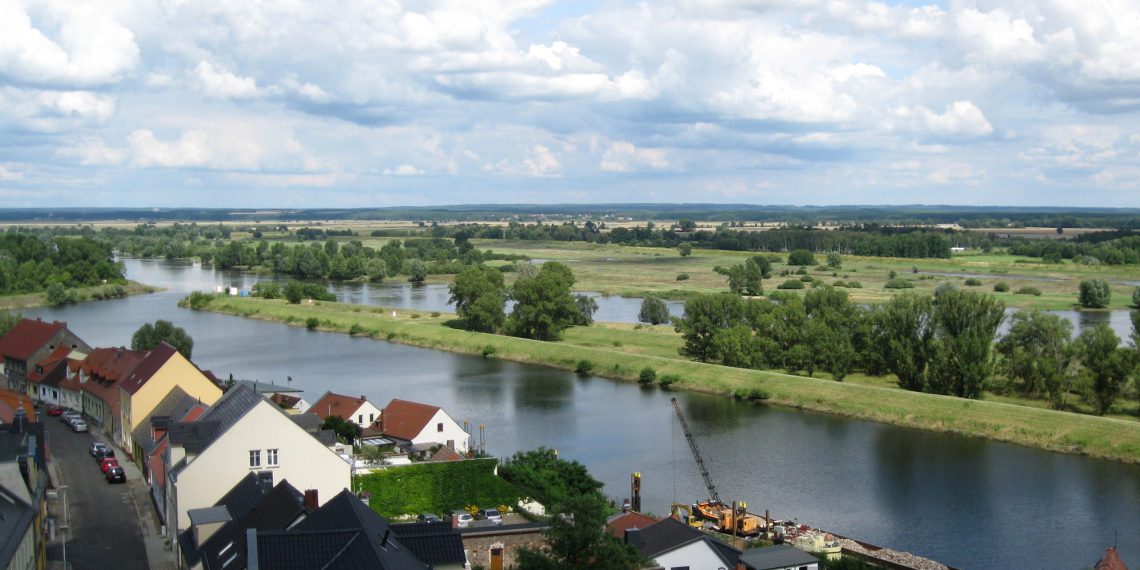 Im ländlichen Raum werden viele Ansprüche an das natürliche Gut Wasser gestellt, die Nutzungskonflikte bergen. Die DBU unterstützt den fachlichen Austausch zwischen den Interessensgruppen. (Bild: Franziska Göde/piclease)