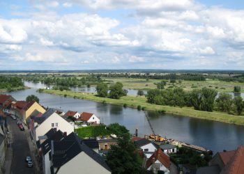 Im ländlichen Raum werden viele Ansprüche an das natürliche Gut Wasser gestellt, die Nutzungskonflikte bergen. Die DBU unterstützt den fachlichen Austausch zwischen den Interessensgruppen. (Bild: Franziska Göde/piclease)
