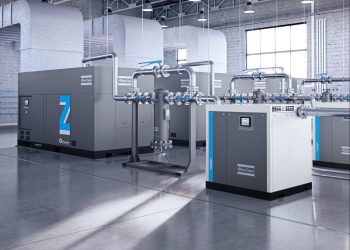 Alle Kompressoren der Z-Baureihen (links) von Atlas Copco verdichten absolut ölfrei - und sie werden gemäß der ISO 22000 für Lebensmittelsicherheit produziert. Das gilt auch für die Trockner (rechts) und Filter (Bildmitte) von Atlas Copco. (Bild: Atlas Copco)