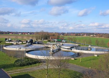 Die neue Kommunalrichtlinie sichert kommunalen Kläranlagen für bestimmte Klimaschutz-Projekte Förderleistungen zu. Atlas Copco unterstützt Betreiber, die ihre Beckenbelüftung modernisieren wollen, mit Potenzialstudien und effizienter Gebläsetechnologie. (Bild: Atlas Copco)