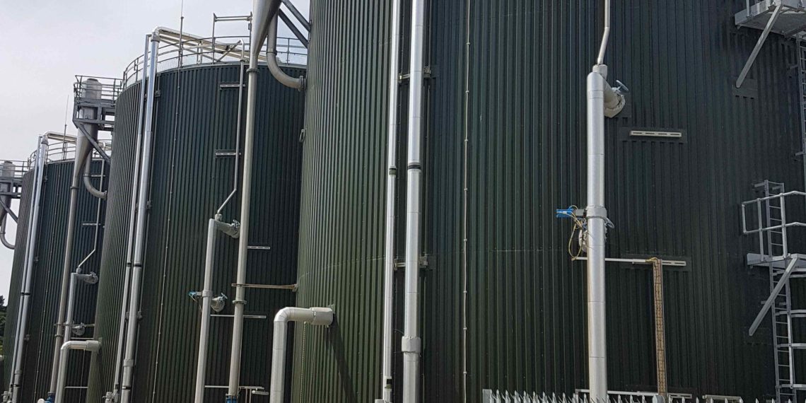 Nach knapp 60 Jahren im Einsatz ließ das Unternehmen Doosan Enpure seine Faultürme der Kläranlage Bellozanne auf der Insel Jersey 2015 modernisieren. (Bild: Landia)