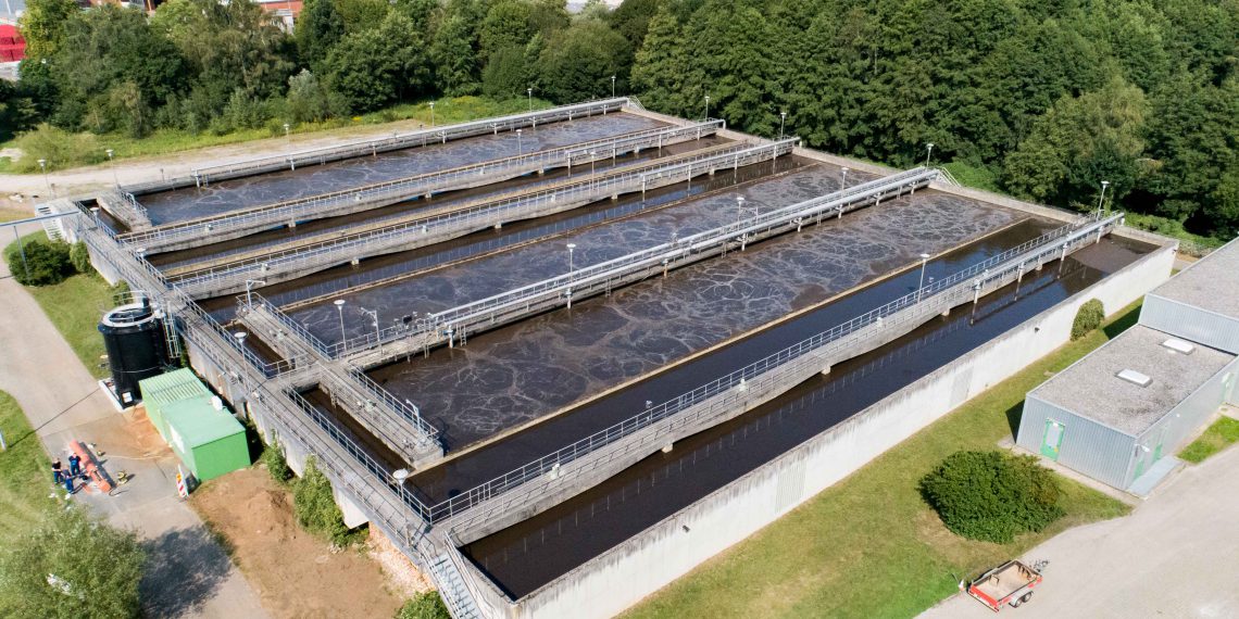 Die Druckluft wird in die Belebungsbecken eingebracht, die über sieben Meter tief sind. (Bild: Kaeser Kompressoren)