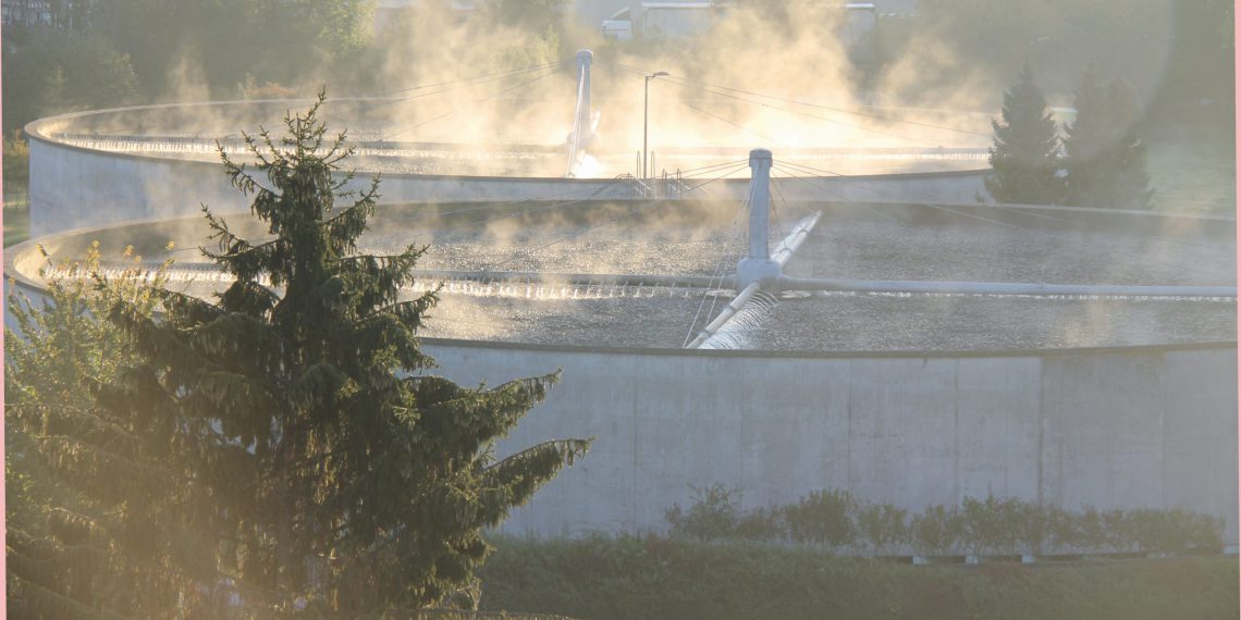 Die Kläranlage Böblingen-Sindelfingen im Morgennebel (Bild: Gert Schwentner)