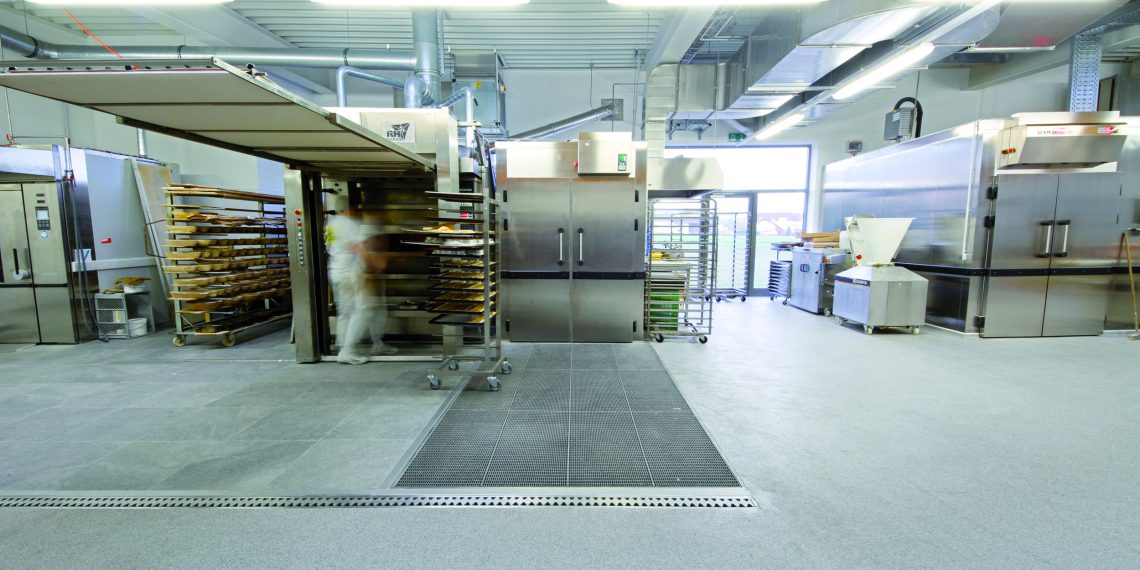 Aschl neue Bodenwanne zur Flächenentwässerung mit großem Schmutzfang.