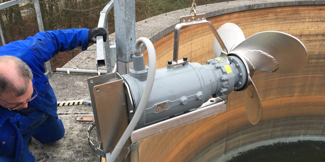 Die relativ niedrige Drehzahl der POP-I-Anlagen von 300 U/min ist angepasst an die Zähigkeit des Schlamms in den Faulsilos, wo der bei der Klärung des Wassers anfallende Schlamm gesammelt und weiter verarbeitet wird. (Bild: Landia)