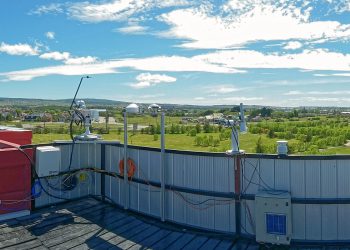 Strahlungsmessgeräte des Tropos von der Umag auf dem Dach des Hauptgebäudes der Universität in Puenta Arenas. Bild: Patric Seifert, Tropos