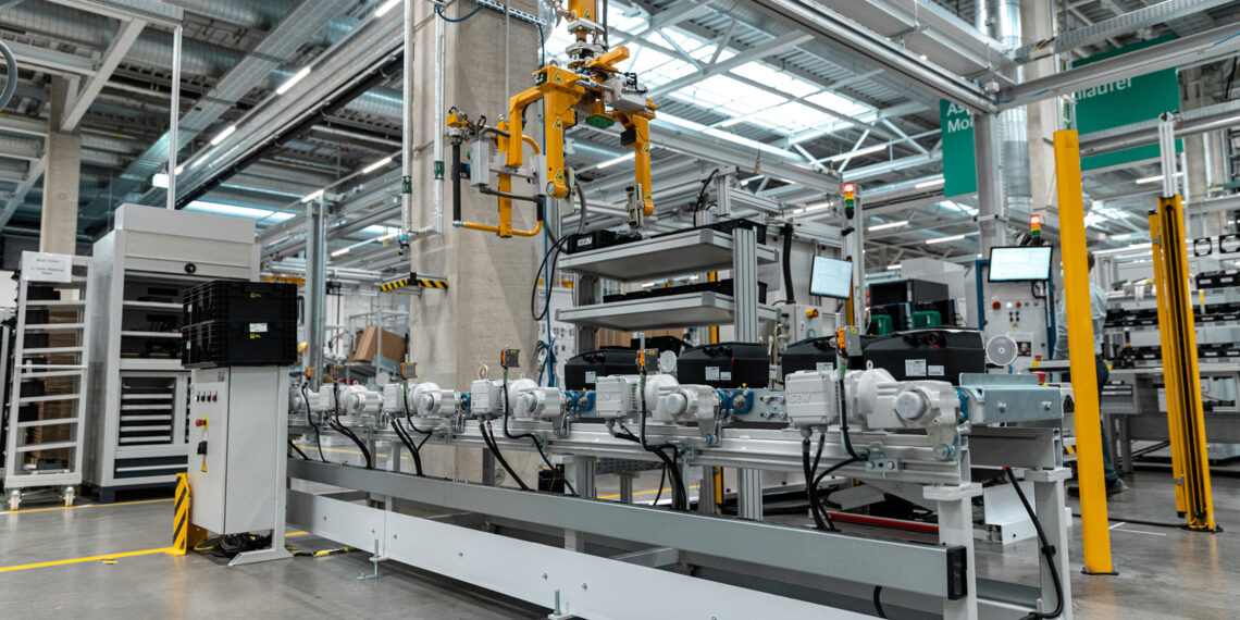 Zusammenarbeit von Pumpenhersteller und Intralogistikspezialist