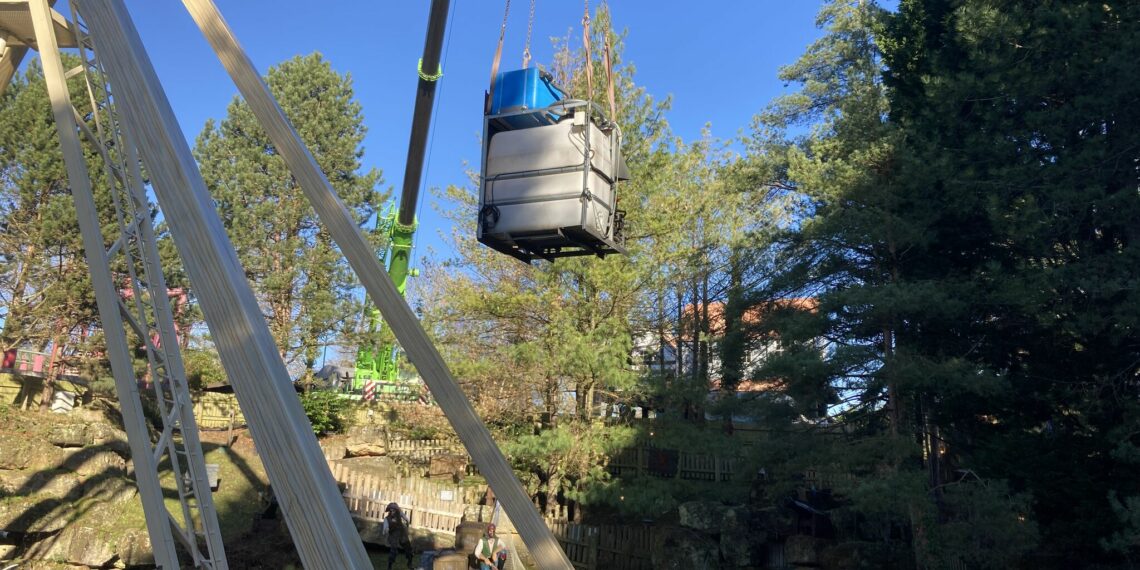 Mini-Spülbohranlage als Attraktion in englischem Freizeitpark