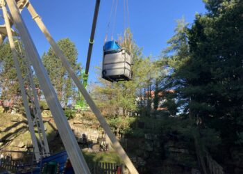 Mini-Spülbohranlage als Attraktion in englischem Freizeitpark