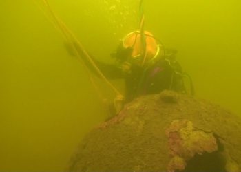 Taucher mit Ankertaumine. Bild: Landeskriminalamt Schleswig-Holstein - Kampfmittelräumdienst, 2012