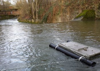 Versuchskäfig zur Haltung von Regenbogenforellen in den untersuchten Gewässern. Bild: Rita Triebskorn