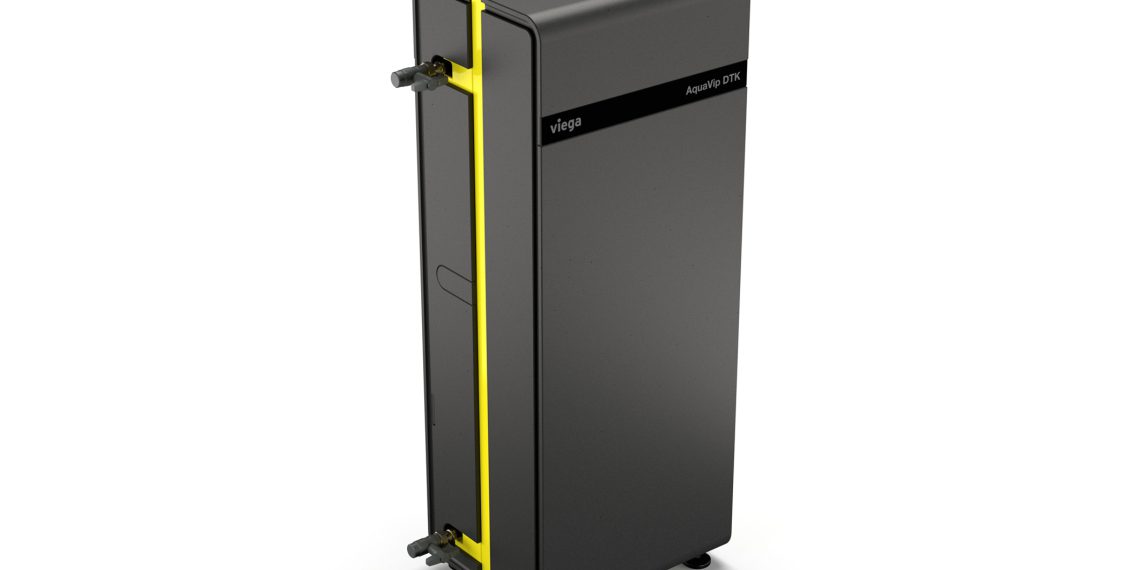 Von Trinkwasser kalt mit Temperaturen > 20 °C gehen zunehmend Hygienerisiken aus. Viega hat das Trinkwasser-Management-System „AquaVip Solutions” daher um einen entsprechenden Durchfluss-Trinkwasserkühler (DTK) erweitert, der in die Zirkulation von Trinkwasser kalt eingebunden wird. (Bild: Viega)