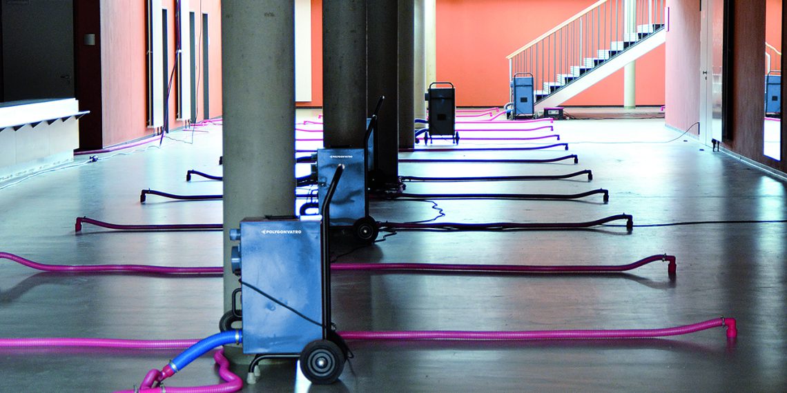 Entfeuchtungsgeräte zur Beseitigung von Wasserschäden / Polygonvatro. Bild: Telekom