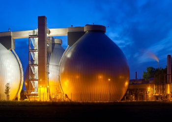 Pflicht zur Rückgewinnung von Phosphor aus Klärschlamm: Viele Kläranlagen suchen geeignete Verfahren. (Bild: Fritzmeier Umwelttechnik/Shutterstock)