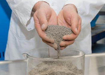Phosphor-Recycling aus Klärschlammasche: Das Granulat kann zukünftig als Dünger verwendet werden.