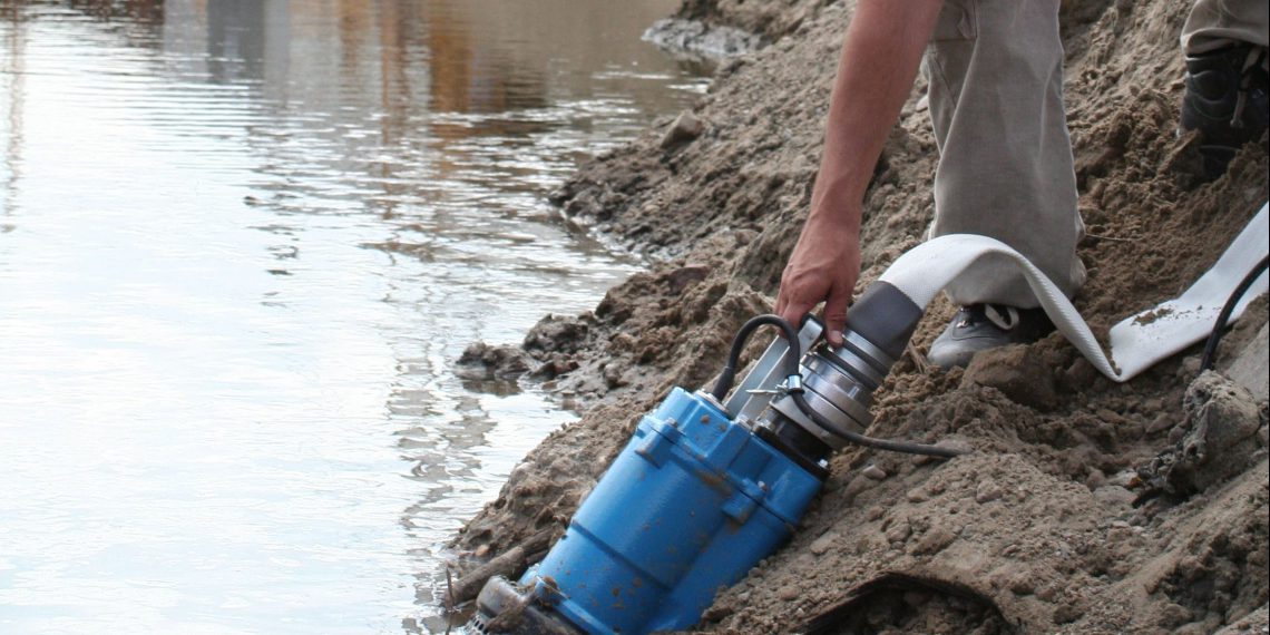 Geht es um Entwässerung, ist Tsurumi dabei: Der größte Pumpenhersteller der Baubranche bringt nicht nur seine einphasigen Aggregate mit, sondern zeigt im Detail, was seine Pumpen technisch zu bieten haben - und das ist viel.