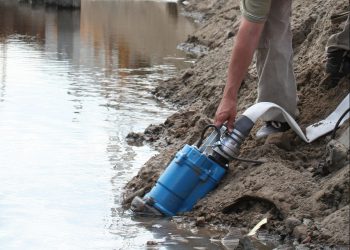 Geht es um Entwässerung, ist Tsurumi dabei: Der größte Pumpenhersteller der Baubranche bringt nicht nur seine einphasigen Aggregate mit, sondern zeigt im Detail, was seine Pumpen technisch zu bieten haben - und das ist viel.