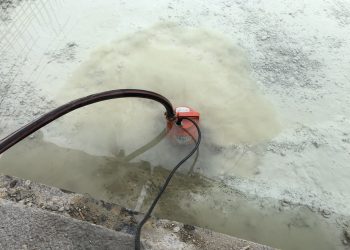 Wenn Schmutzwasser steht und stört, helfen Restwasserpumpen beim Beseitigen (Bild: Tsurumi)